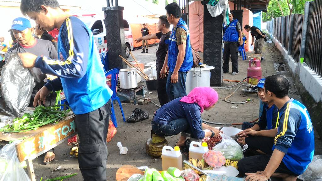 Pengungsi Banjir Ditampung Di Kantor Bappeda