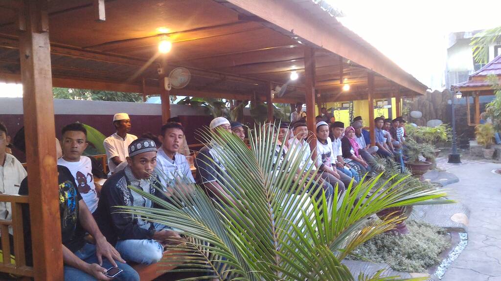 Sukri- Tomy Bukber dengan Ratusan Petugas Kebersihan 