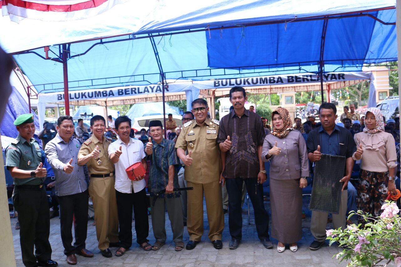 Pemkab Bulukumba Salurkan Alsintan kepada Petani