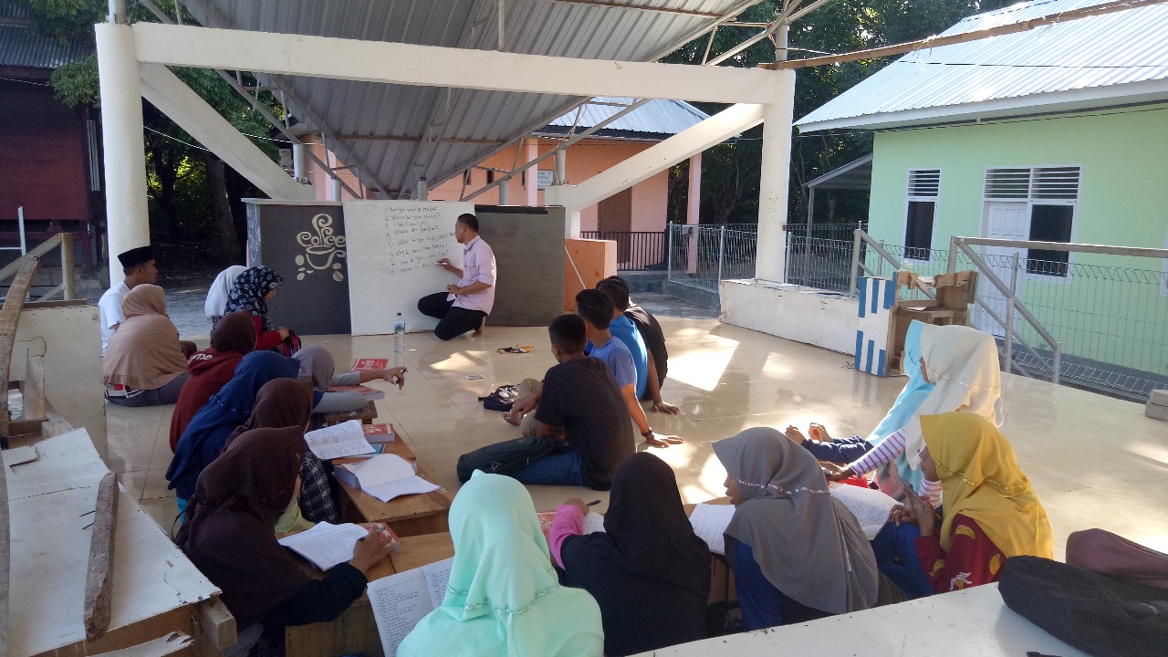 Tingkatkan SDM, Anak-anak di Bira Belajar Bahasa Inggris