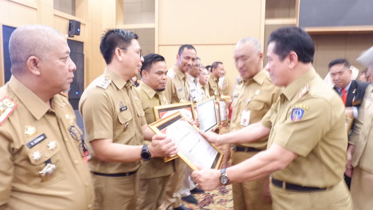 Wabup Terima Penghargaan Terkait Tindaklanjut Temuan Hasil Pemeriksaan Inspektorat Provinsi 
