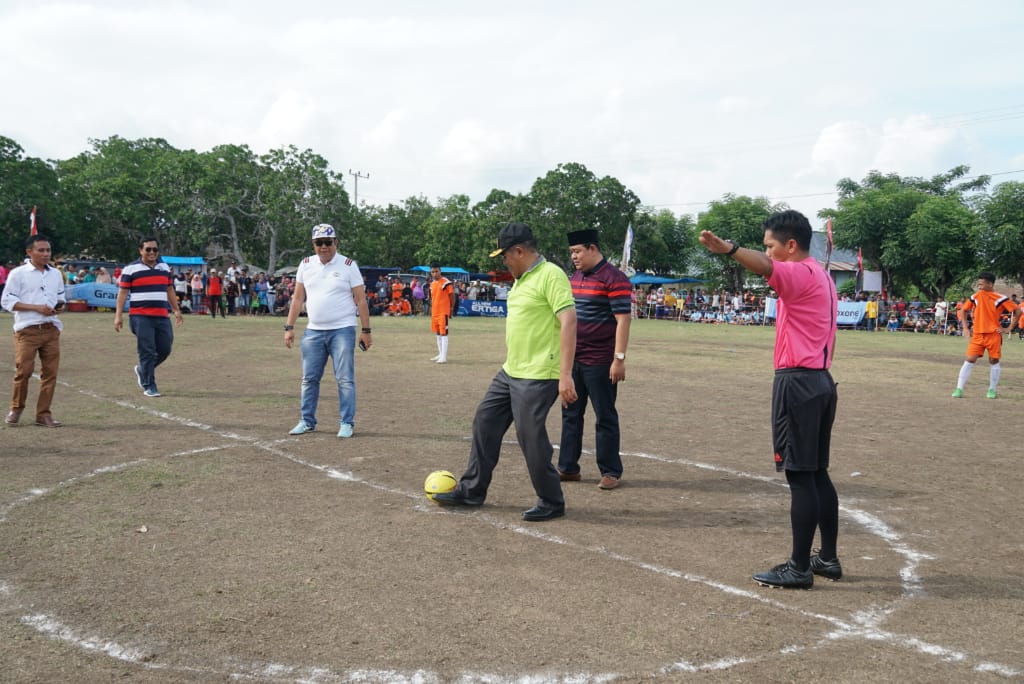 Bupati A. M Sukri Buka Turnamen Sepak Bola Mini Mariorennu Cup I