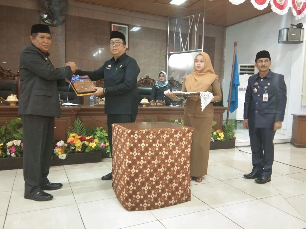 Bupati Serahkan LKPJ Tahun 2018