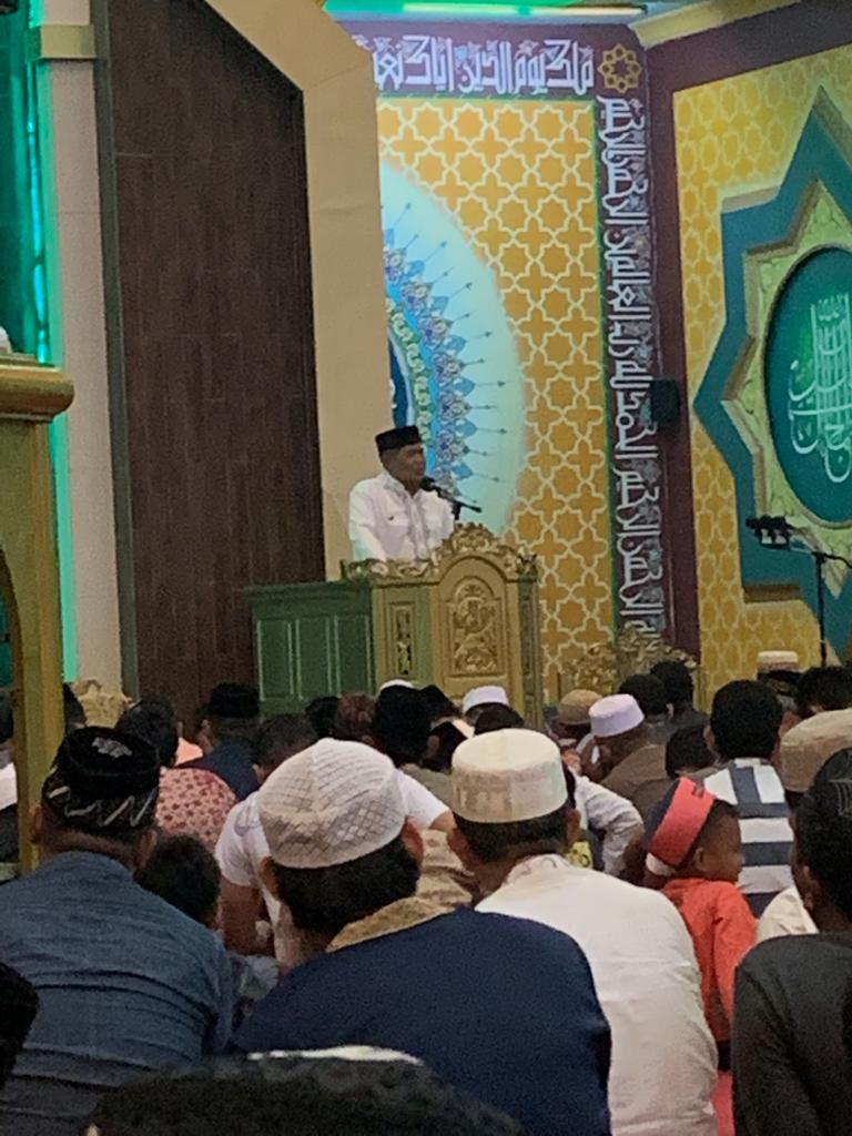 Bupati Tarwih Malam Pertama di Masjid ICDT,  Wabup di Masjid Agung