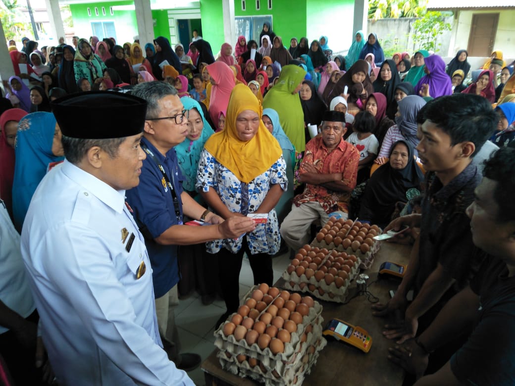 Bupati Bulukumba Serahkan Kartu Progran Pangan Non Tunai