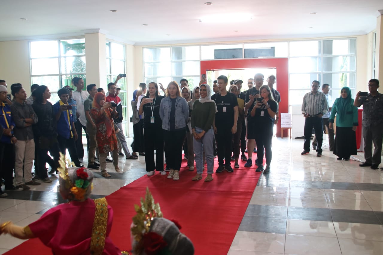 AIESEC Gelar Social Project di Bulukumba