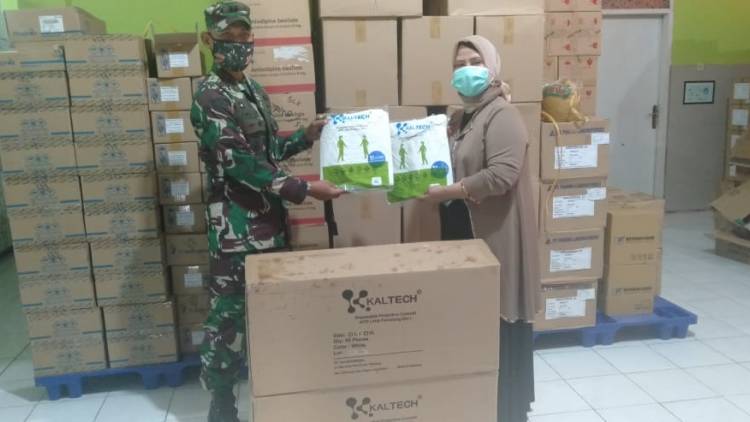 Dandim Bulukumba Serahkan Bantuan APD dari Mabes TNI