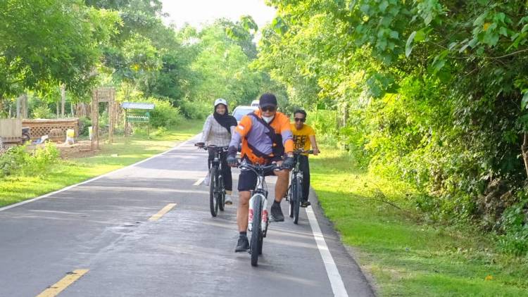 Usai Musrenbang di Bontobahari, Andi Utta Tancap Sepeda ke Bira