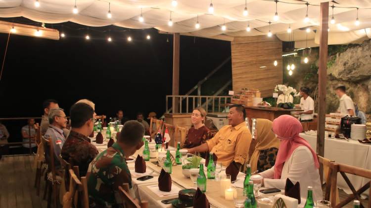 Bupati Andi Utta Jamu Makan Malam Konjen Australia Bronwyn Robbins