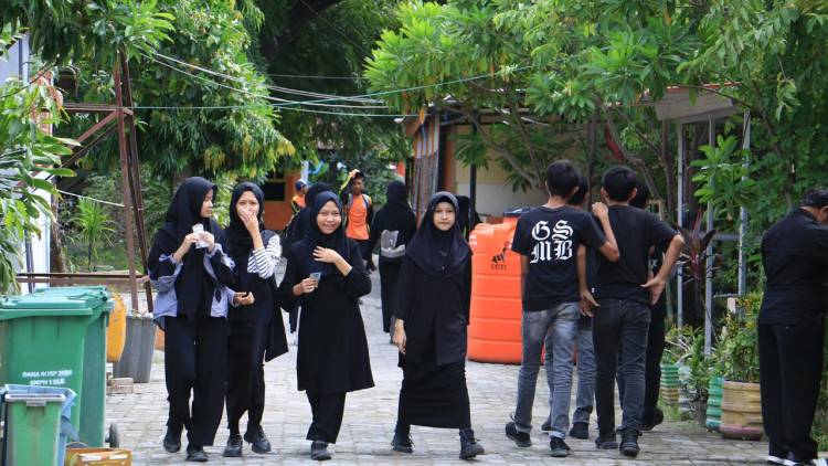 Sambut Hari Jadi Bulukumba, Siswa dan Pegawai Berpakaian Hitam  