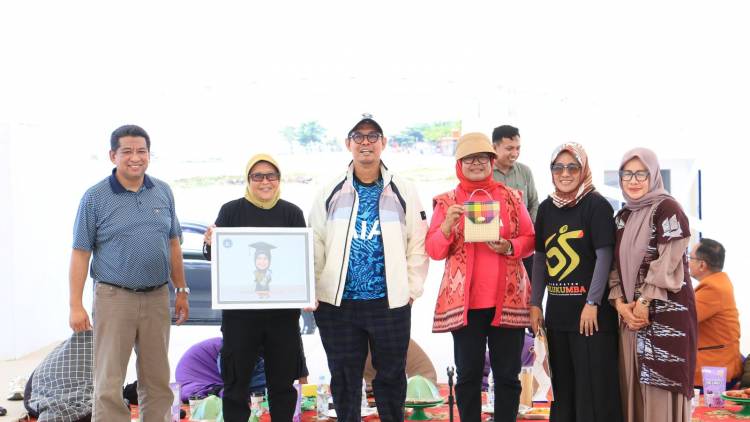 Support UMKM, IKA SMANSA Bulukumba Gelar Sharing Session di Pantai Merpati  Prof. Rosnawintang Akui Perkembangan Bulukumba Luar Biasa