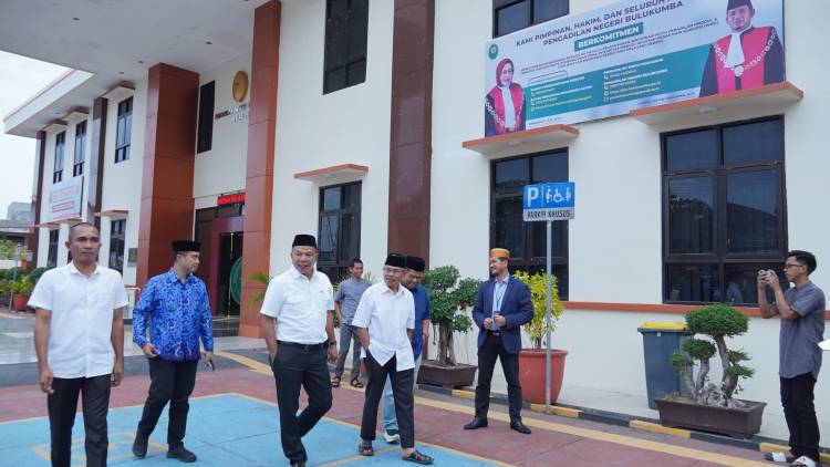 Didampingi Ketua TP-PKK, Bupati Andi Utta Hadiri Buka Puasa di Pengadilan Negeri