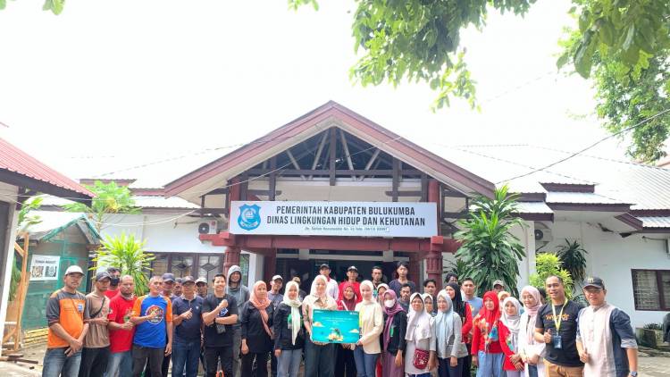 Bank BNI Berbagi dengan Petugas Kebersihan di Bulukumba