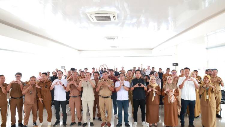 Perkuat Akses Sanitasi Layak, Bupati Andi Utta Serahkan 517 Unit Infrastruktur Sanitasi