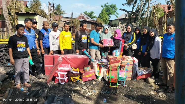 Pasca Kebakaran, Dinsos Serahkan Bantuan Kepada Korban 