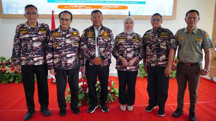 Buka Muscab Lima Daerah, Bupati Andi Utta Dipakaikan Jaket FKPPI 