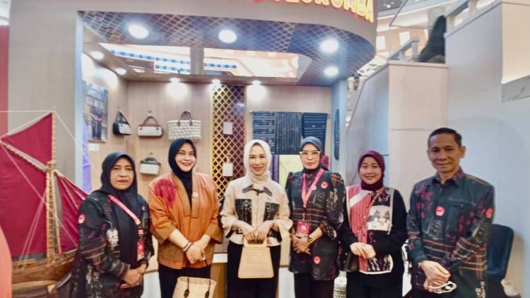 Dekranasda Bulukumba Tampil Memikat di TSM Makassar, Andi Herfida Ajak Masyarakat Bangga Pakai Produk Lokal