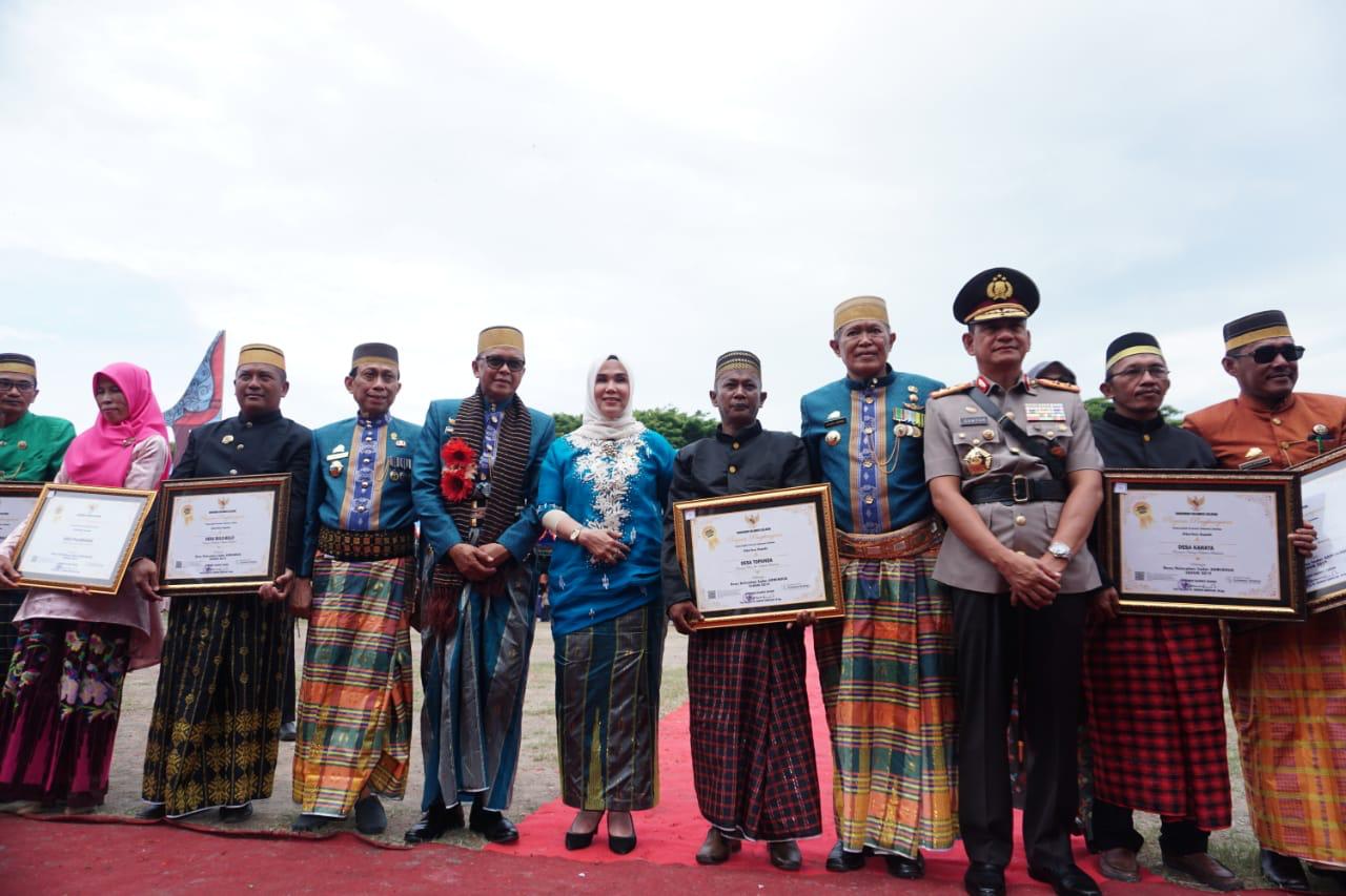Hari Jadi Bulukumba, Gubernur Serahkan Bantuan Rp 50 Miliar dan 4 Bus Untuk Pariwisata