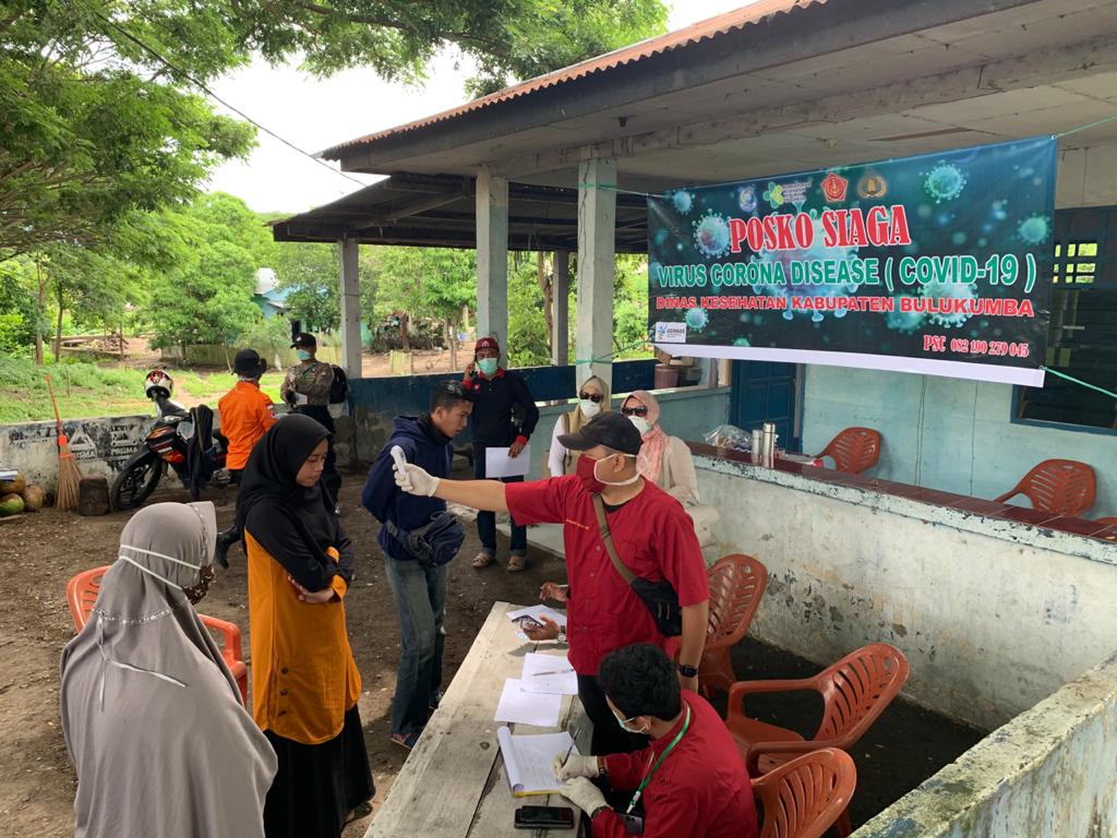 Bupati Ingatkan Perlunya Keramahan oleh Petugas Posko