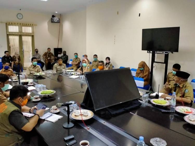 Bupati Ingatkan Perlunya Keramahan oleh Petugas Posko