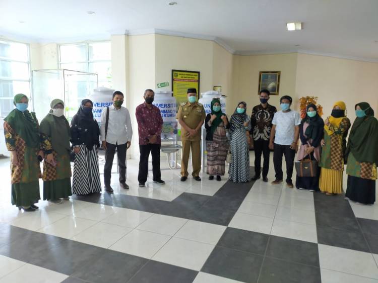 UMB Serahkan Bantuan Cuci Tangan Portable ke Gugus Tugas Covid-19