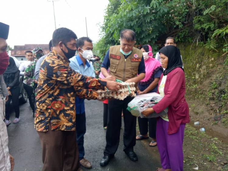20 KK Desa Kahayya terdampak Covid-19 terima bantuan