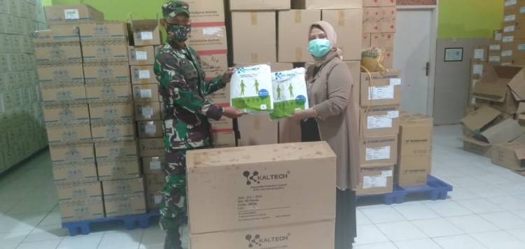 Dandim Bulukumba Serahkan Bantuan APD dari Mabes TNI