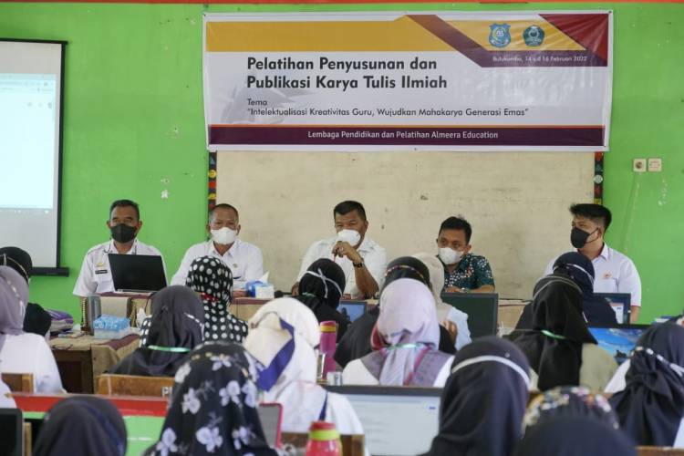 Bupati Andi Utta Berbagi Ilmu dengan Guru Sekolah Dasar