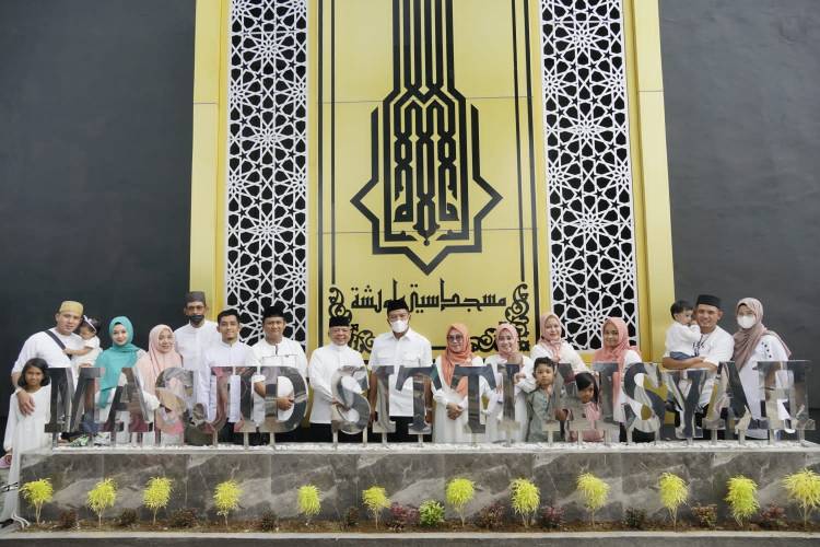 Bupati Andi Utta Resmikan Masjid Bentuk Ka'bah