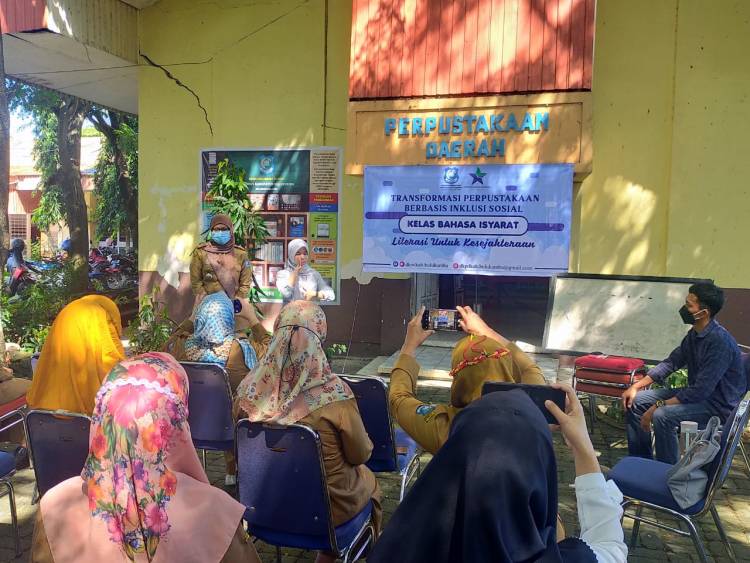 Menuju Pelayanan Inklusi, Petugas Perpustakaan Belajar Bahasa Isyarat