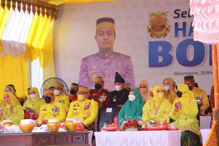 Hari Jadi Bone, Andi Utta Tampil Beda dengan Busana Adat Ammatoa