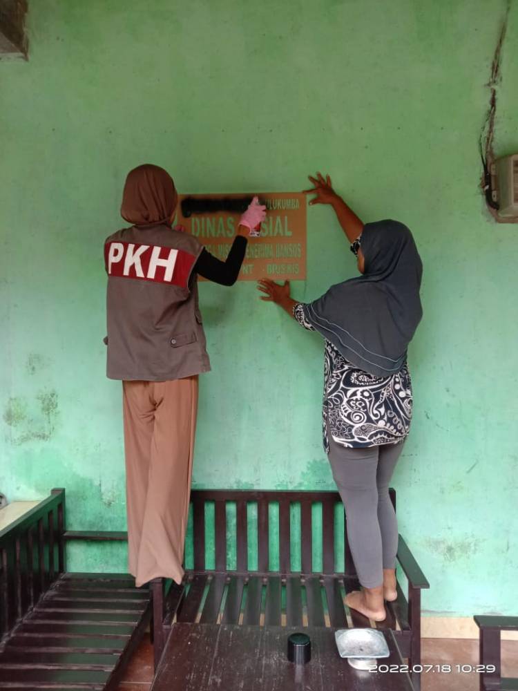 Semprot Rumah Penerima Bantuan, Dinsos Target Pelabelan 9.114 KK