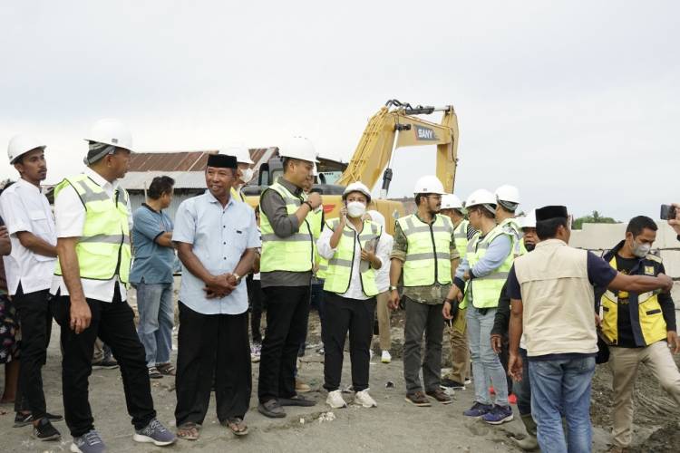 AIA-Andi Utta Tinjau Proyek Pengaman Abrasi Pantai Kalumeme, Warga tak "Was-was" Lagi