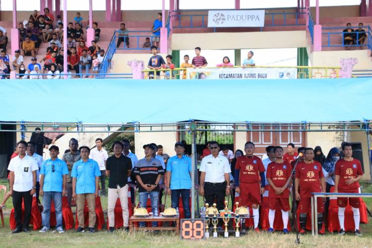 Pembukaan Bupati Cup Tingkat Ujung Bulu Diwarnai Eksibisi, DPRD Menang Tipis 