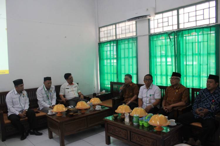 Bulukumba,- Wakil Bupati Bulukumba Andi Edy Manaf bersama para Pimpinan BAZNAS Kabupaten Bulukumba menerima rombongan BAZNAS Kabupaten Gowa.