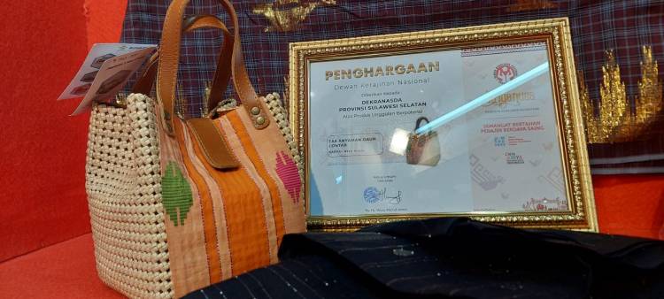 Produk Tas Anyaman Lontar Atas Konjo, Harumkan Bulukumba di Kancah Nasional