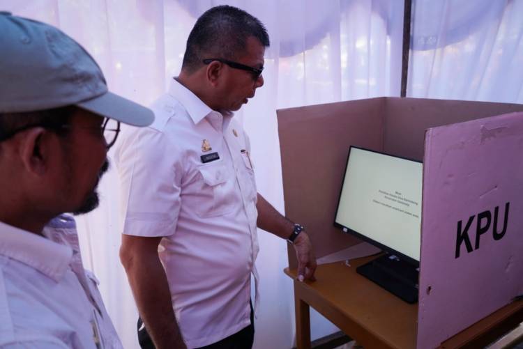 Diawali di Desa Barombong, Bupati Andi Utta Pantau Pilkades Serentak