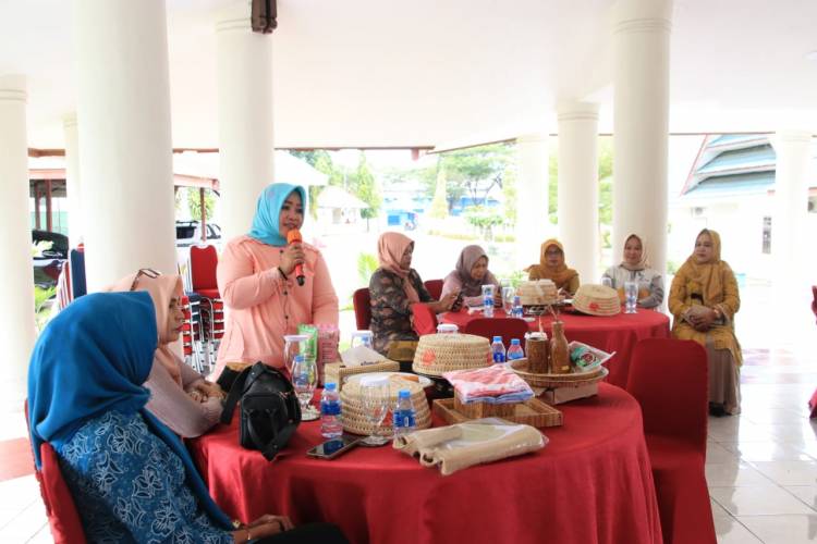Bersama Istri Camat Lurah dan Kades, Herfida Atas Petakan Potensi UMKM Bulukumba 
