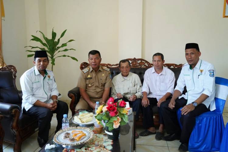 Setelah Tertunda Dua Tahun, Akhirnya Sang Pelinggis Tebing Samsu Akan Berangkat Umrah