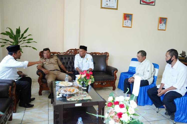 Setelah Tertunda Dua Tahun, Akhirnya Sang Pelinggis Tebing Samsu Akan Berangkat Umrah