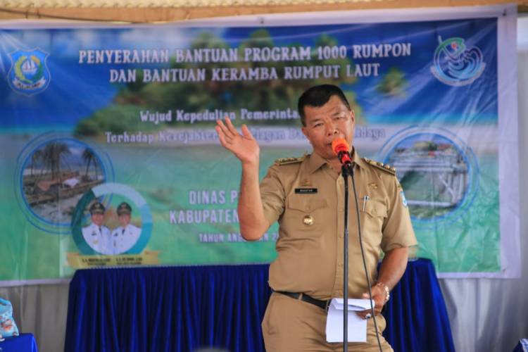 Serahkan Rumpon, Bupati Andi Utta Minta Dirawat dengan Baik