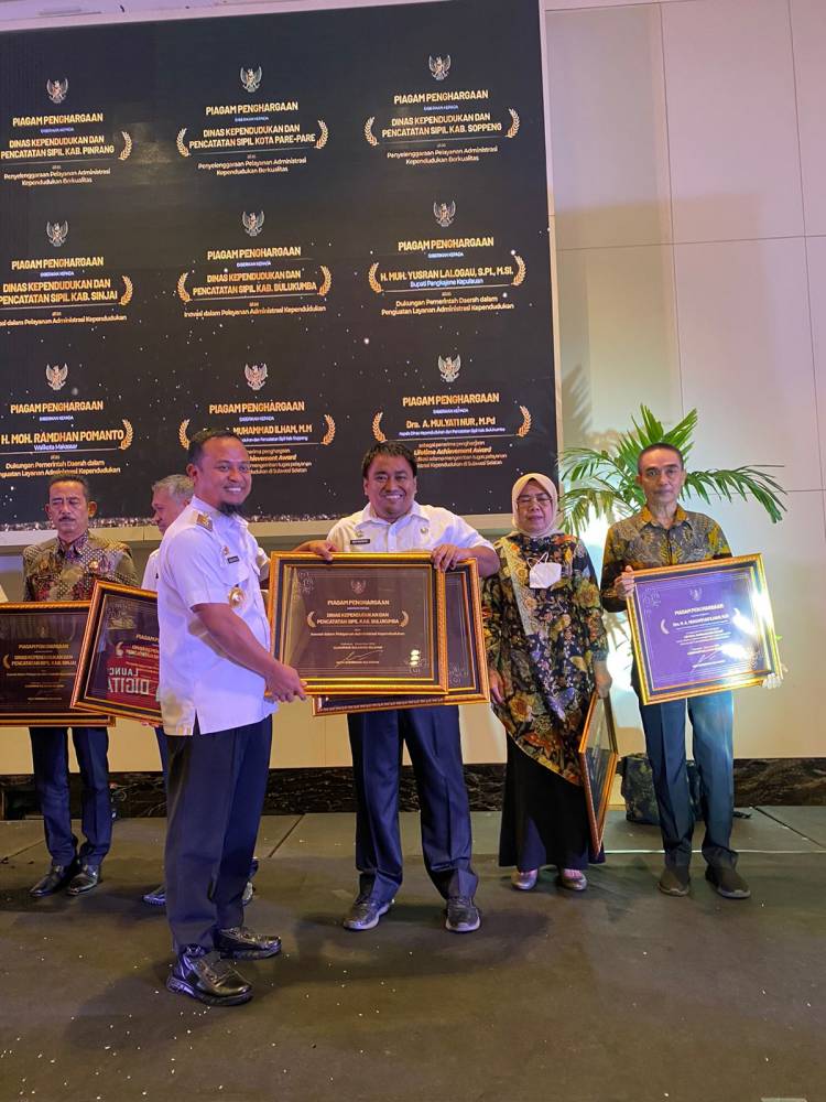 Terkait Layanan Adminduk, Bulukumba Terima 3 Penghargaan sekaligus dari Gubernur Sulawesi Selatan