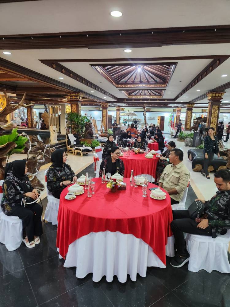 Hadiri Pameran IKM Bali Bangkit, Bupati Bulukumba Bawa Istri-istri Kades Belajar Pengembangan Desa Wisata dan UMKM