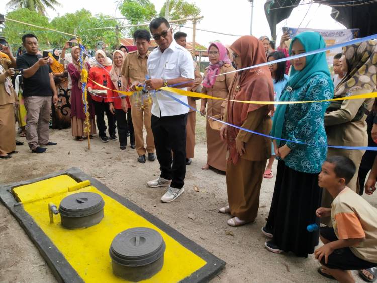 Cegah Stunting, Warga Rentan Dibagikan Jamban