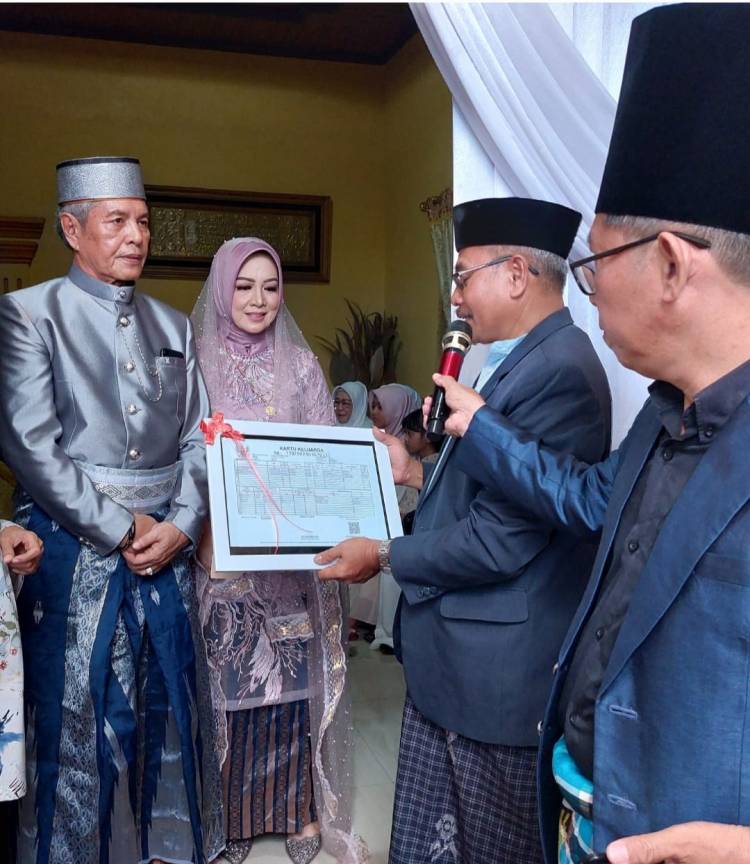 Idris Aman Lepas Masa Duda, Dapat Kado dari Disdukcapil Bulukumba