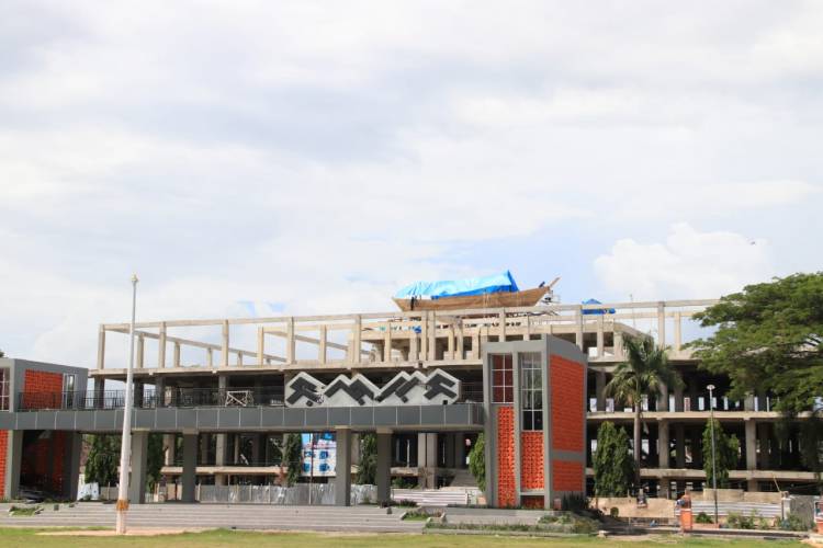 Kapal Pinisi di Atas Satap Mulai Nampak
