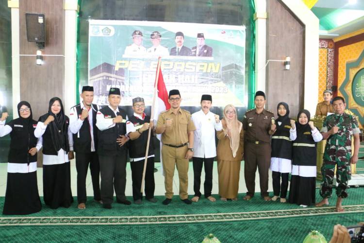 Wabup Edy Manaf Lepas 403 Jemaah Calon Haji Bulukumba 