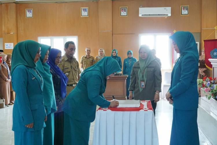 Lantik Ketua PKK Kecamatan Desa Kelurahan, Ini Pesan Andi Herfida