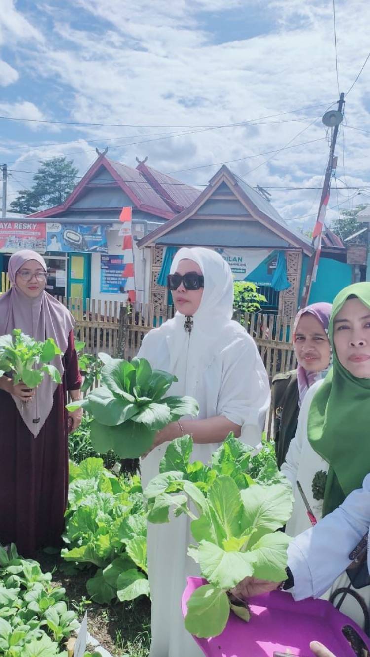 Usai Jalan Santai 1 Muharram, Ketua PKK Bulukumba Kunjungi Rumah Gizi Desa Polewali
