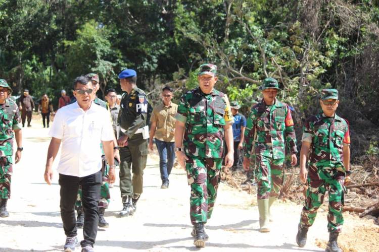 Perintisan Jalan 2.5 Kilometer Brigjen TNI Jauhari Pantau TMMD Bulukumba